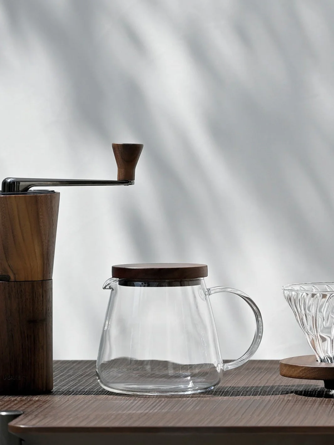 HARIO Coffee Server (600ml/20.29oz) (Walnut) - Image 4