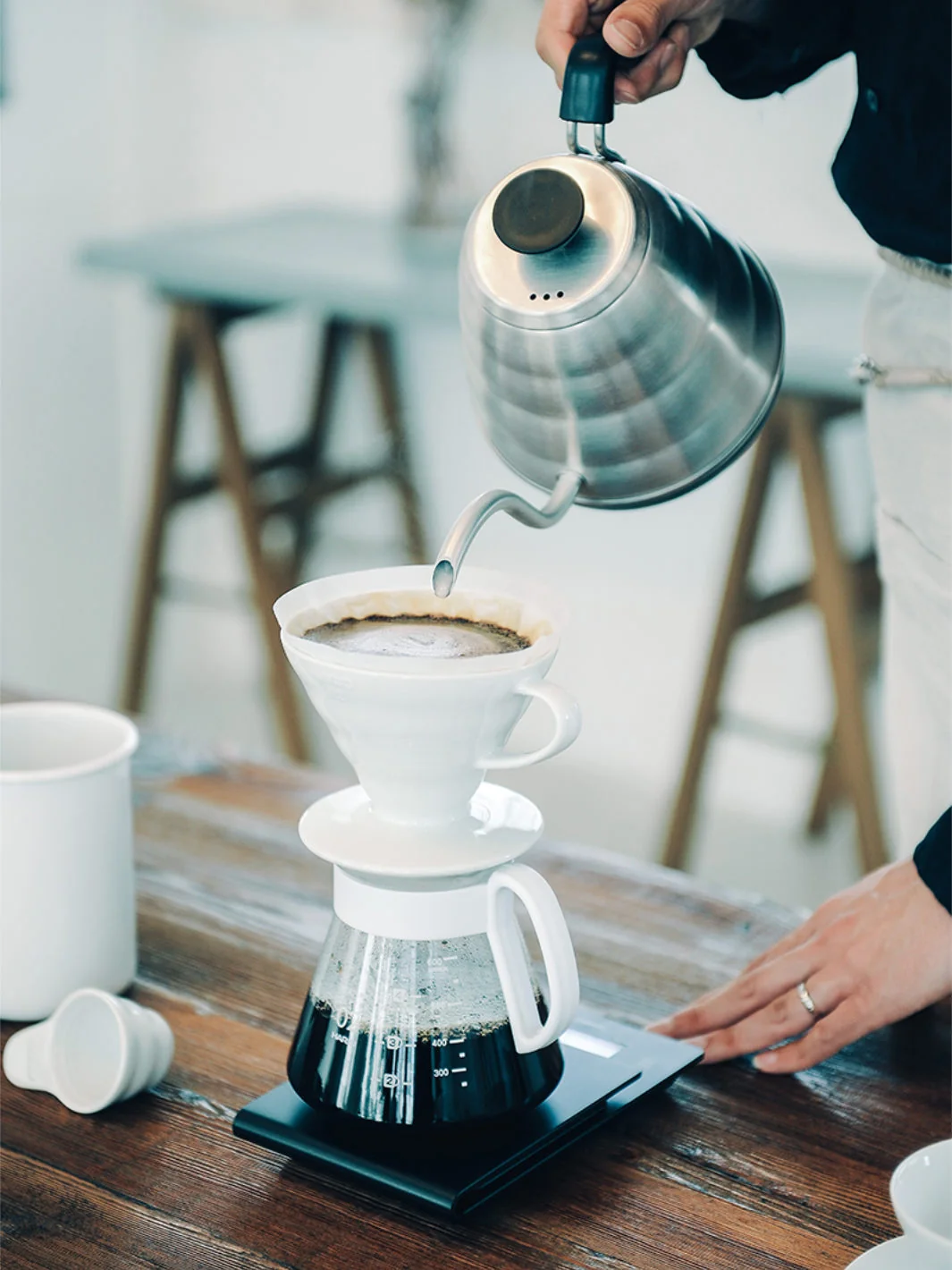 HARIO V60-02 Ceramic Dripper Set (White) - Image 2